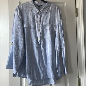 Ellen Tracy, blue and white linen top 3/4 sleeves rolls up gold buttons 2x